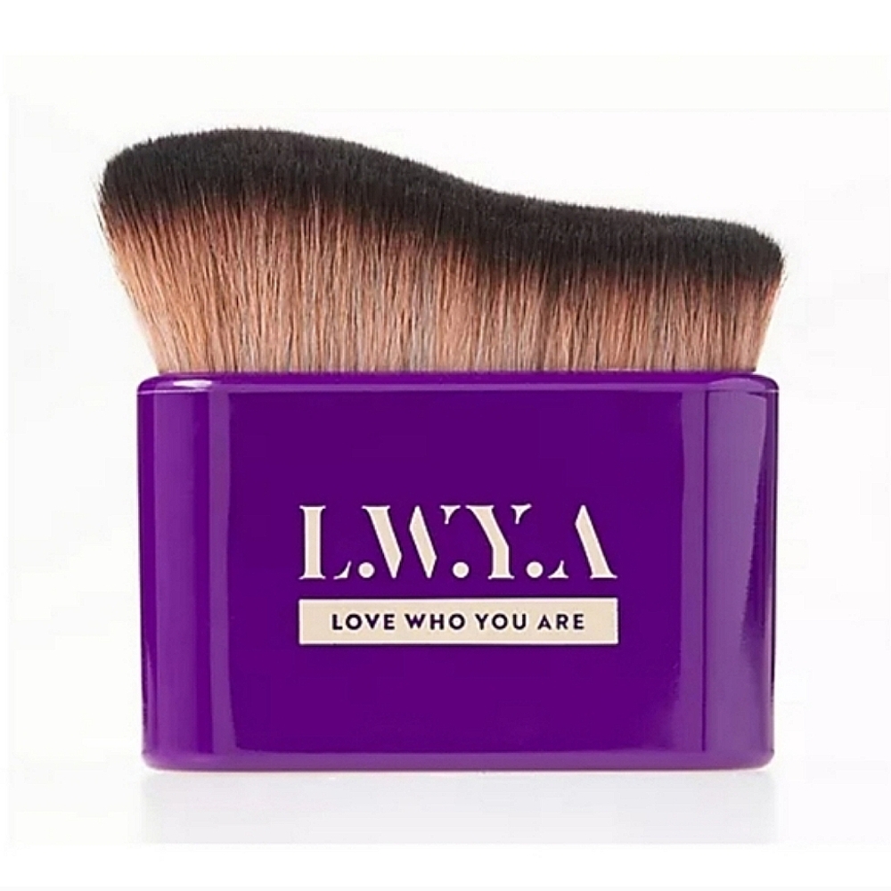 🆕️ L.W.Y.A Gone in a Swipe Pro Foundation Brush